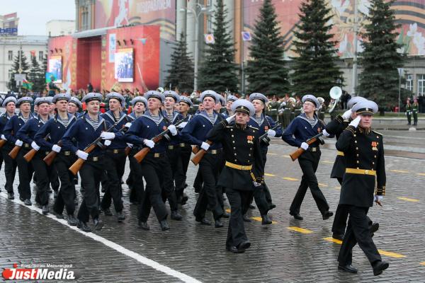 В День Победы в Екатеринбурге не будет гуляний в центре, а парад будет закрытым - Фото 1