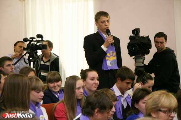 Чернецкий призвал школьников работать на «ЭКСПО-2020» волонтерами. Но те хотят денег - Фото 1