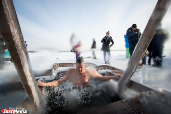 Крещенские купания прошли без пострадавших, но с инцидентами - Фото 1