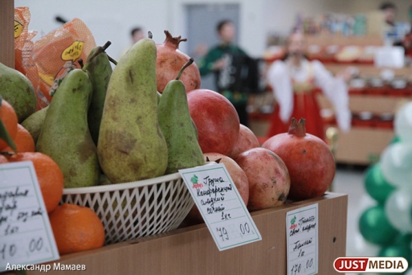 Специалисты призывают екатеринбуржцев не приобретать свежие овощи и фрукты в ларьках  - Фото 1