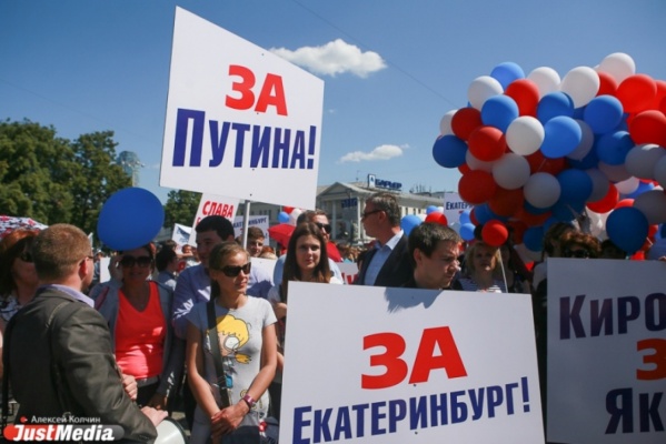 Силовики проредили колонны сторонников Путина. Не все, пришедшие поддержать государственный курс, смогли попасть на площадь - Фото 1