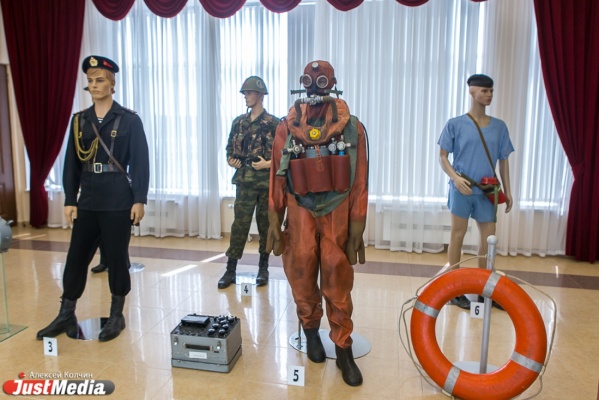 Телефон в броне и консервированная вода! «Морская страница» Музея военной техники открылась сегодня в Верхней Пышме - Фото 1