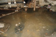Жиры в трубах, фекалии в подвале! Жильцы дома на Малышева обвиняют «узбечку» в затоплении здания нечистотами