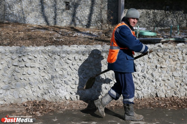 Недобросовестные подрядчики и автомобилисты мешают Екатеринбургу быть чистым - Фото 1
