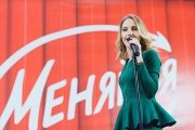 Юлия Ковальчук дала благотворительный концерт в «Меге»