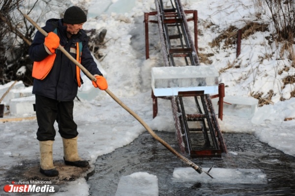 В поселке Северка началась заготовка «сырья» для главного ледового городка Екатеринбурга - Фото 1