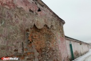 Обвалившаяся стена МУПа на «Овощебазе №4» искалечила екатеринбуржца
