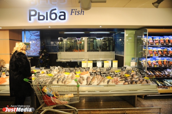 Покупайте фрукты, рыбу и гречку. JustMedia заметил, как подешевели многие товары на прилавках уральских магазинов. СПЕЦПРОЕКТ - Фото 1