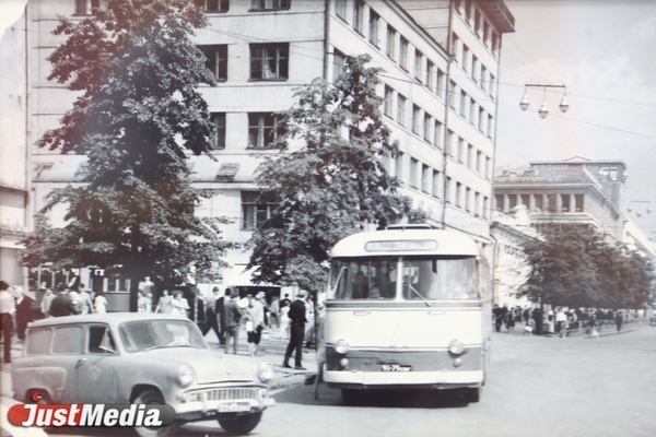 Десять машин на весь город. О перезагрузке свердловского автобуса после войны в СПЕЦПРОЕКТе «Е-транспорт» - Фото 1