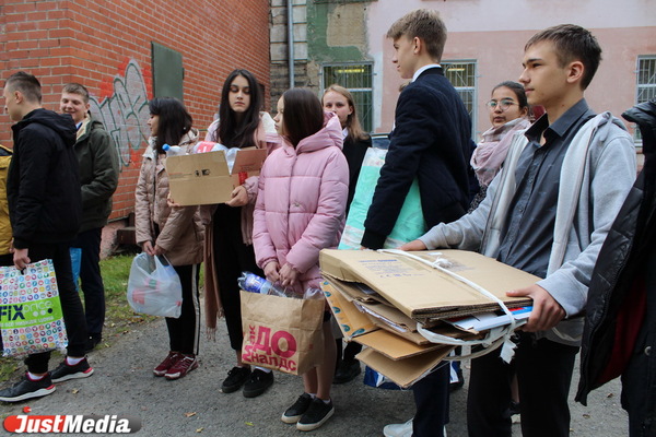 «Разделяй с нами!» Екатеринбургским школьникам рассказали и показали, как подготовить и отсортировать мусор - Фото 1