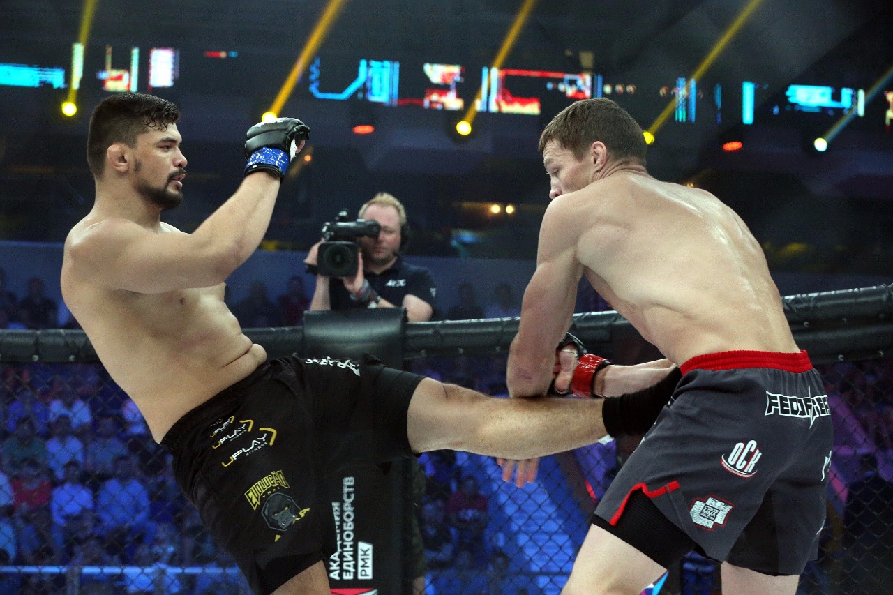 Емельяненко отправил чеха Пешту в нокаут на турнире по MMA - Фото 3