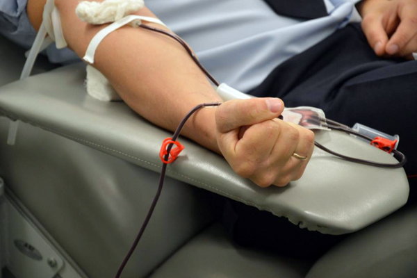 Сотрудники свердловской полиции поделились с больницами ста литрами своей крови - Фото 6