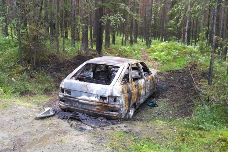 Бригада «Екатеринбурггаза» потушила горящий автомобиль в лесу - Фото 2