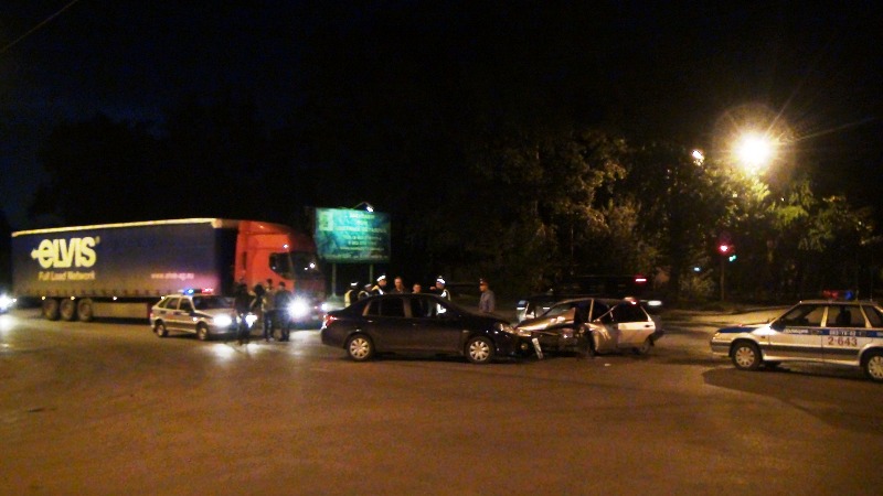 В Екатеринбурге в столкновении двух легковушек пострадало четыре человека - Фото 2