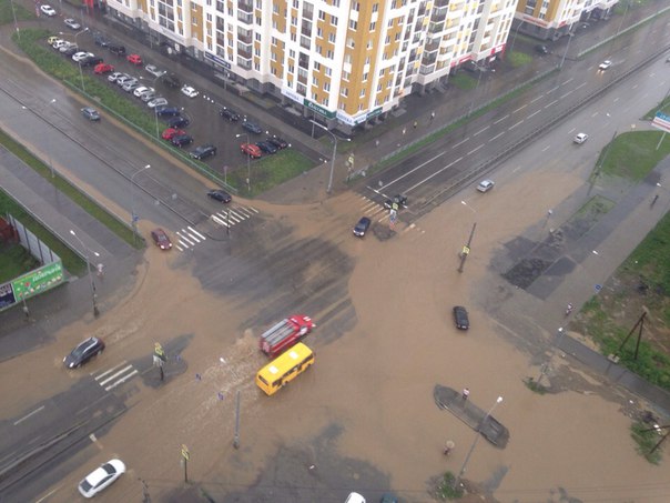 Потоп перезагрузка: улицы Екатеринбурга снова затопило дождевой водой - Фото 5