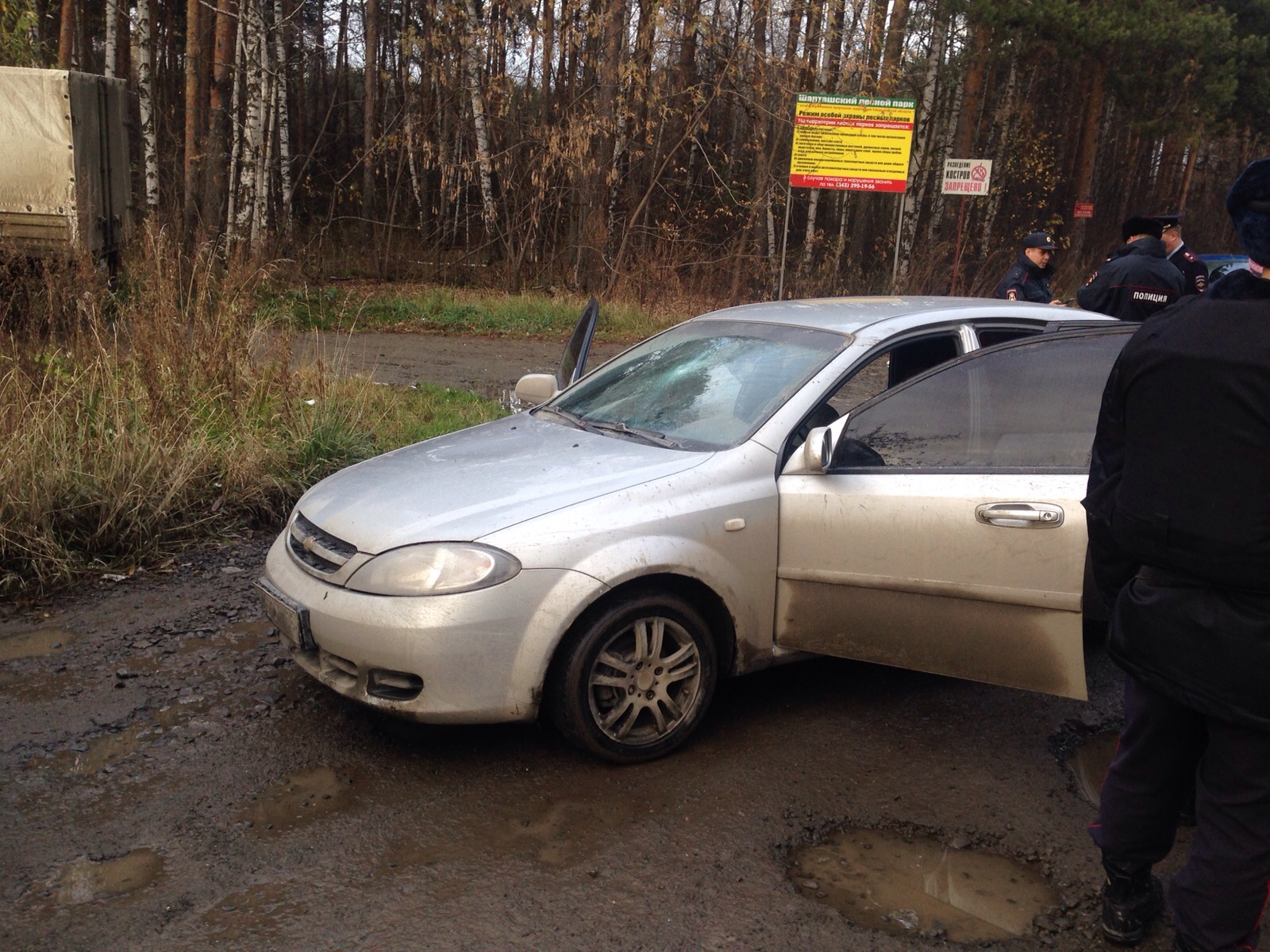 В Екатеринбурге водитель-наркоторговец, пытаясь уйти от погони, сбил полицейского. Остановила нарушителя стрельба по колесам - Фото 4