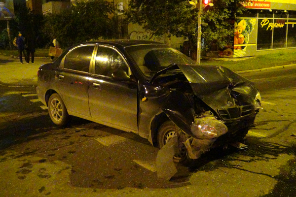 На улице Бажова столкнулись неопытные водители. Два человека получили травмы - Фото 2
