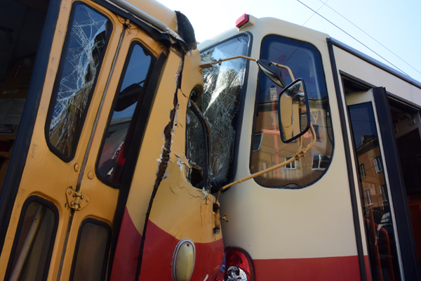 При столкновении двух трамваев на Уралмаше пассажир сломал нос - Фото 4