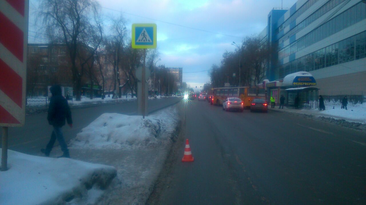 В Екатеринбурге водитель внедорожника сбил ребенка-пешехода, который шел на «зеленый» - Фото 3