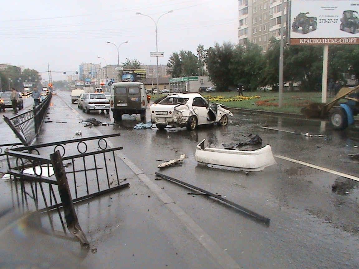 В Екатеринбурге водитель иномарки «убил» пассажира, врезавшись в ограждение - Фото 2