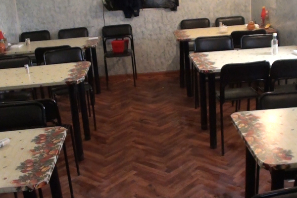 На территории овощебазы в Екатеринбурге полиция закрыла два нелегальных кафе - Фото 5