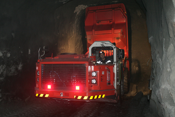 Подземный рудник Гайского ГОКа обзавелся своими «Бумерами» - Фото 2