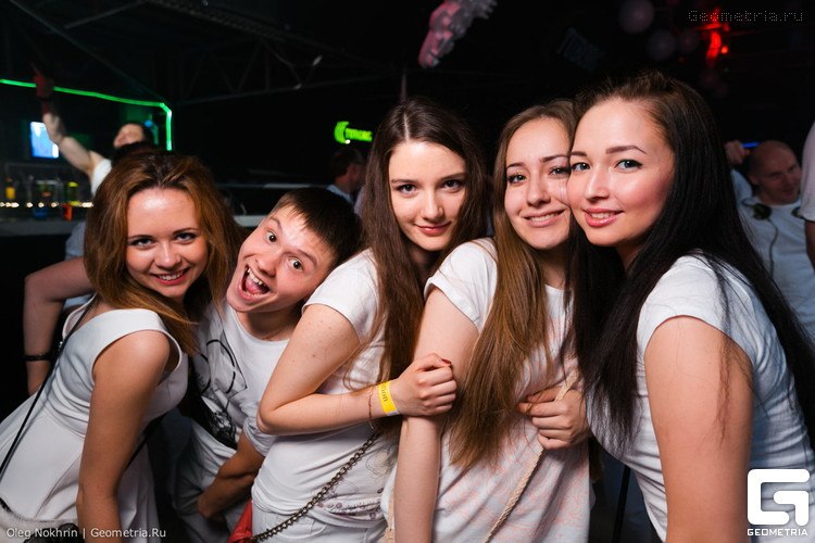 Жители Екатеринбурга побывали в «Белой Африке» и провели незабываемую ночь в компании всемирно известных диджеев - Фото 2