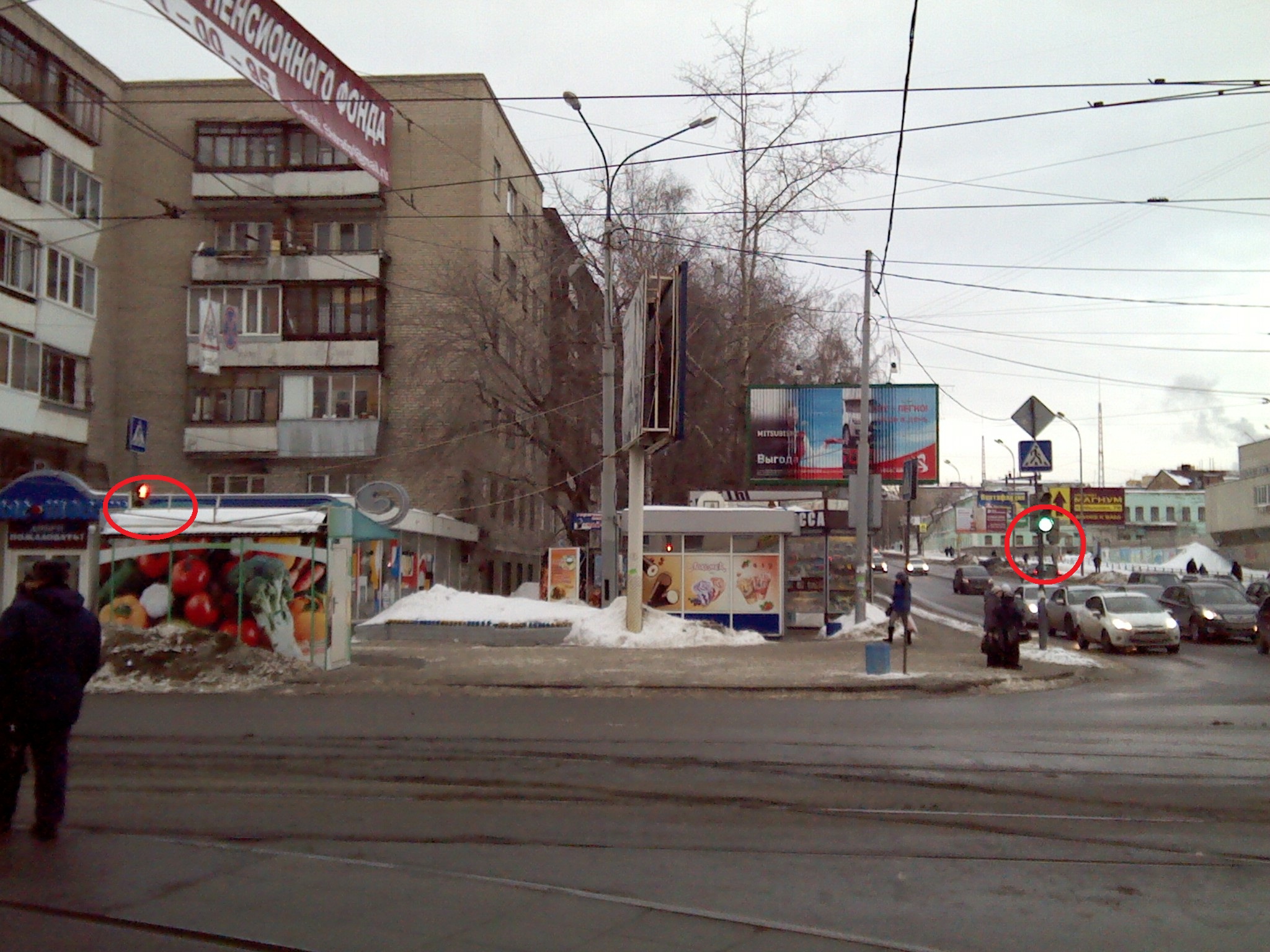 «Невидимый» светофор в центре Екатеринбурга создает аварийные ситуации - Фото 2