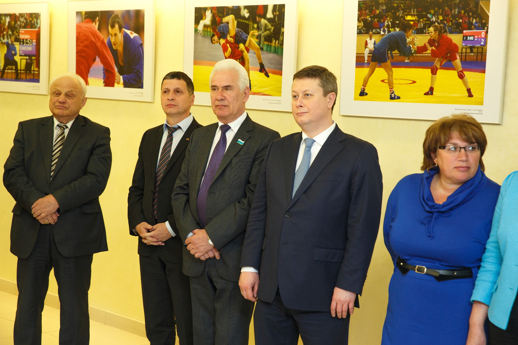 Тематическая фотовыставка о победах свердловского самбо открылась в стенах областного парламента - Фото 4