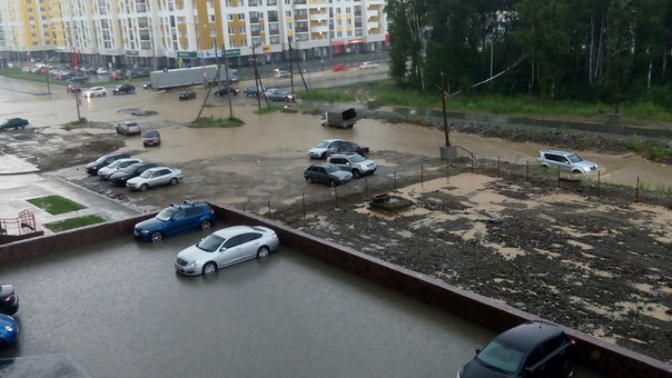 Потоп перезагрузка: улицы Екатеринбурга снова затопило дождевой водой - Фото 6