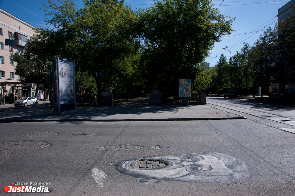 Портреты чиновников «украсили» проблемные улицы Екатеринбурга - Фото 2