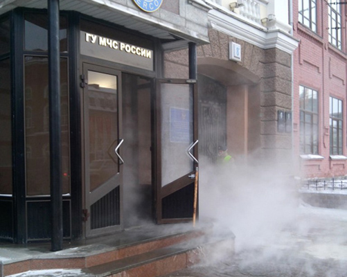 Карла-Либкнехта заливает кипятком. В Екатеринбурге в здании МСЧ прорывало трубу отопления - Фото 2