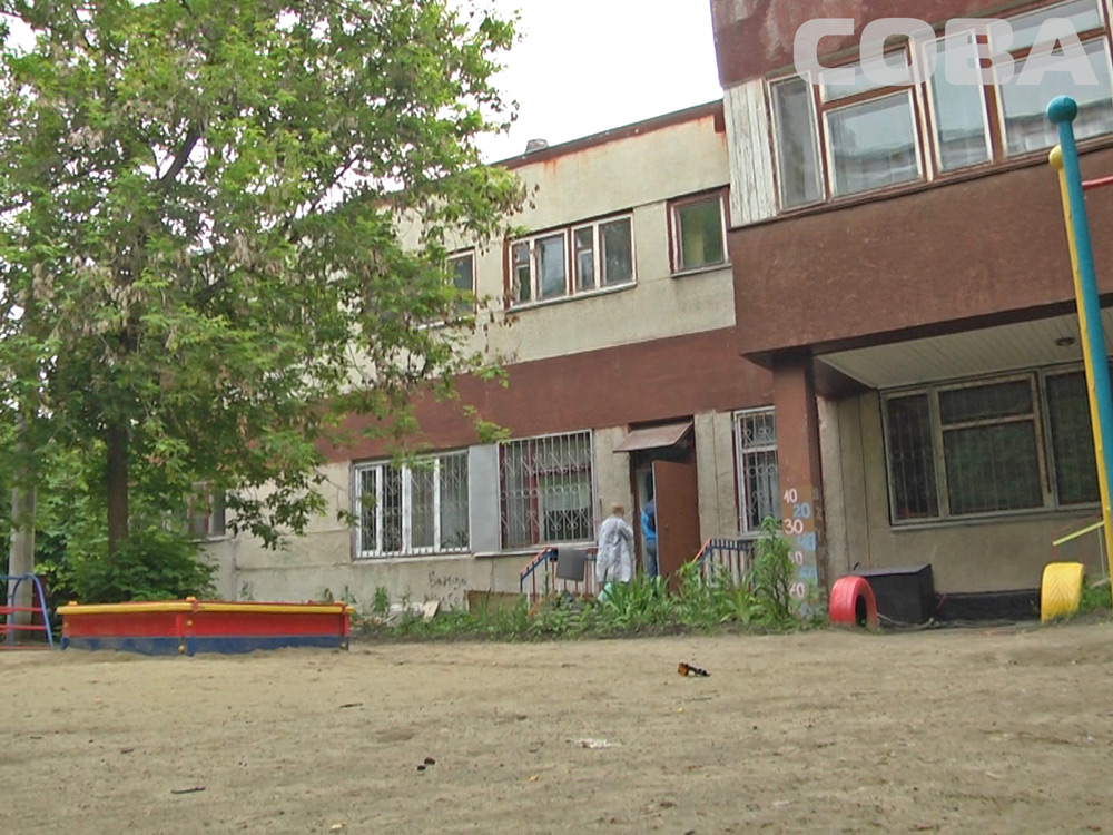 На территорию детского сада в Екатеринбурге забежала косуля - Фото 4