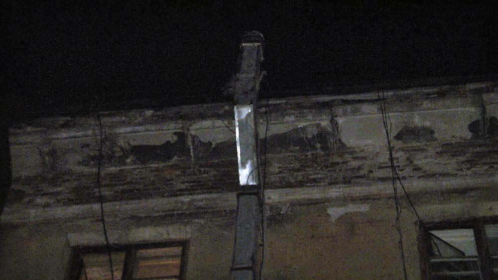 Работники кафе едва не устроили пожар в жилом доме на Сортировке. От огнеборцев они заперлись внутри заведения. ФОТО - Фото 3