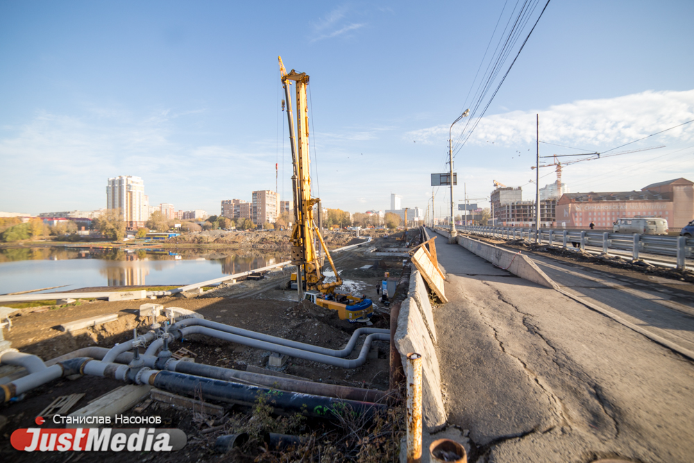 «Все работы идут по графику». Движение по Макаровскому мосту откроют через две недели. ФОТО - Фото 4