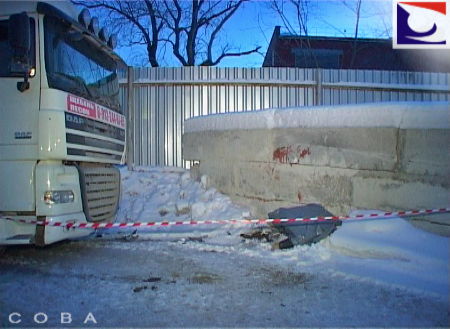 В Екатеринбурге грузовой тягач раздавил своего водителя - Фото 3