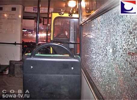 В центре Екатеринбурга неизвестные обстреляли два трамвая и автобус - Фото 3