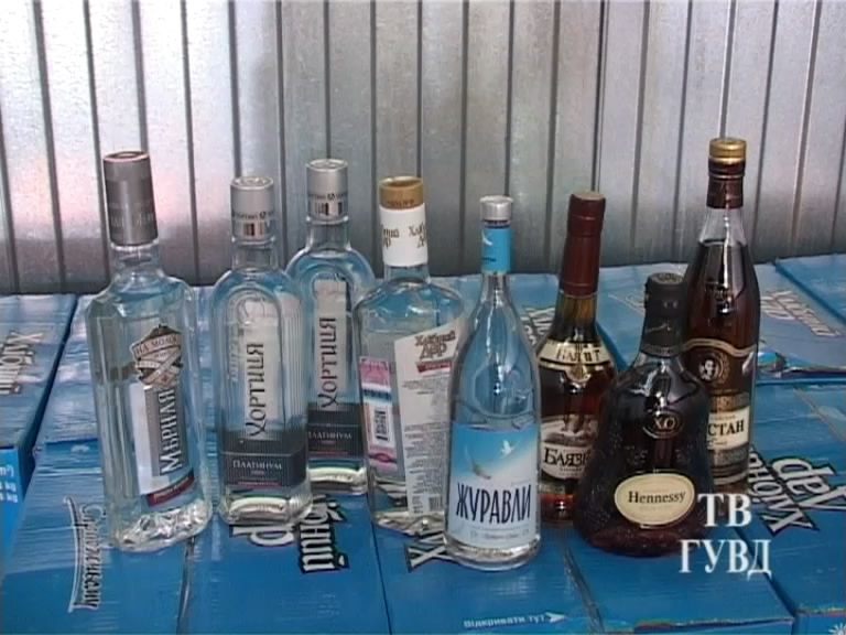 В Екатеринбурге сотрудники полиции изъяли крупную партию поддельного алкоголя - Фото 2