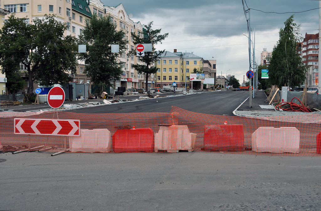 Дорожники отремонтировали один участок улицы Фурманова и перекопали другой. ФОТО - Фото 2