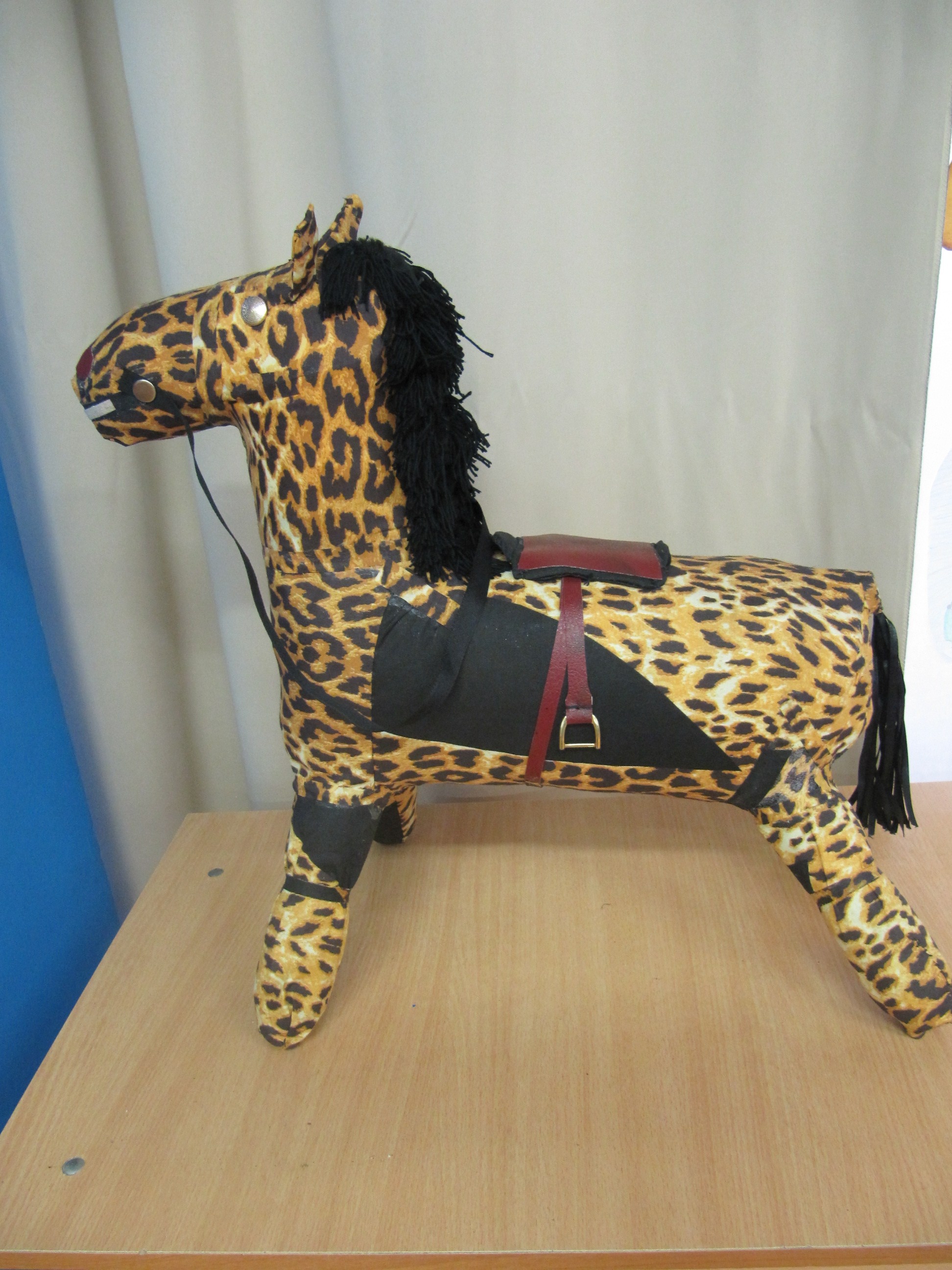 Лошадь с леопардовым окрасом и робот-часы. Екатеринбург выбрал мусорные шедевры - Фото 4