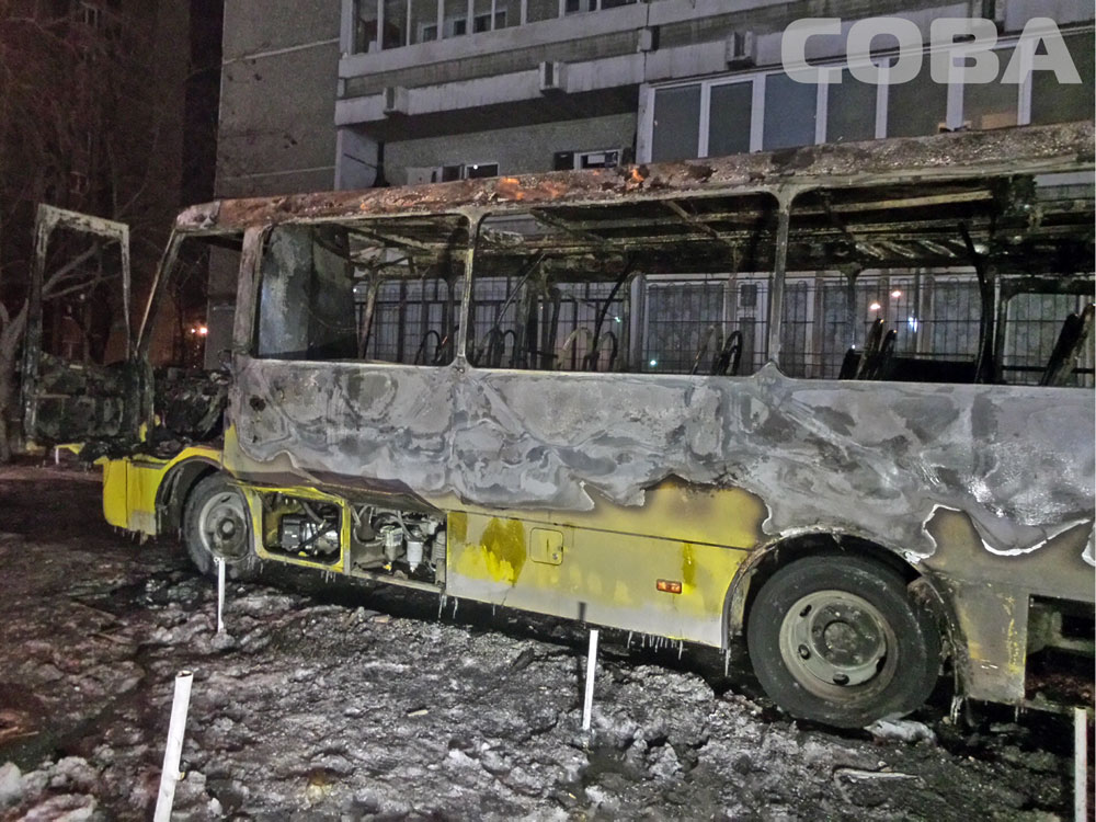  В Академическом ночью сгорели два автобуса - Фото 2