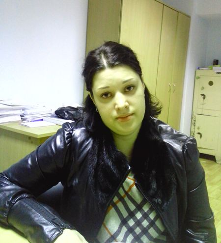 Полицейские разыскивают квартирную мошенницу, которая похитила у екатеринбуржцев более 50 млн. рублей - Фото 2