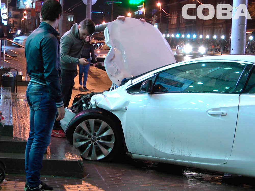 В Екатеринбурге лихач на ‎BMW протаранил Opel с беременной пассажиркой - Фото 2