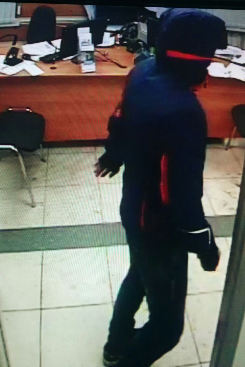 Кризис довел свердловчан до ручки. В Екатеринбурге совершено очередное нападение на банк. ФОТО - Фото 3