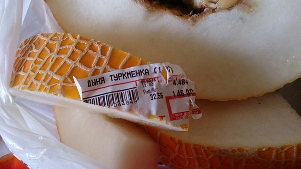 Екатеринбуржец купил в гипермаркете дыню с мухой и личинками - Фото 3