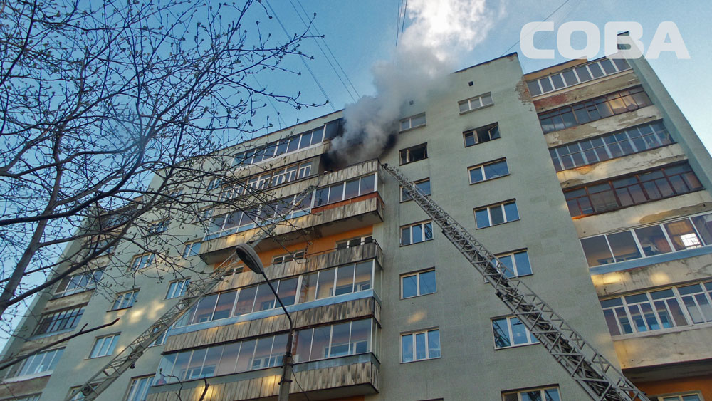Мужчина сорвался с восьмого этажа во время пожара в жилом доме на улице Антона Валека - Фото 2
