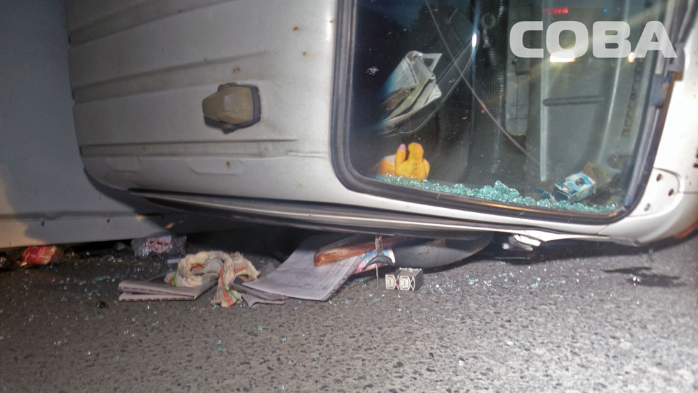 Под мостом на Синих Камнях перевернулся грузовик Hyundai - Фото 2
