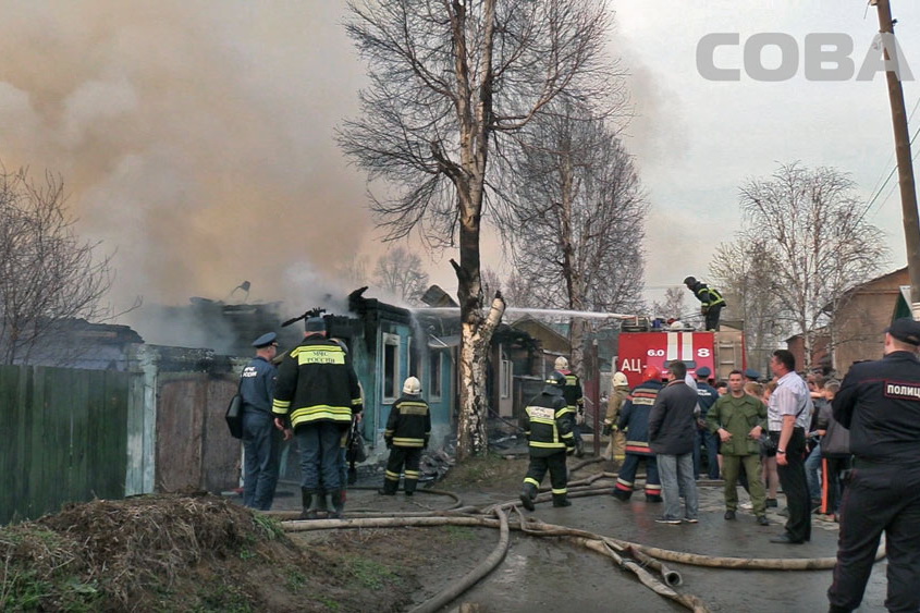 На Вторчермете сгорели три частных дома. Местные жители уверены, что их сожгли под застройку. ФОТО - Фото 2