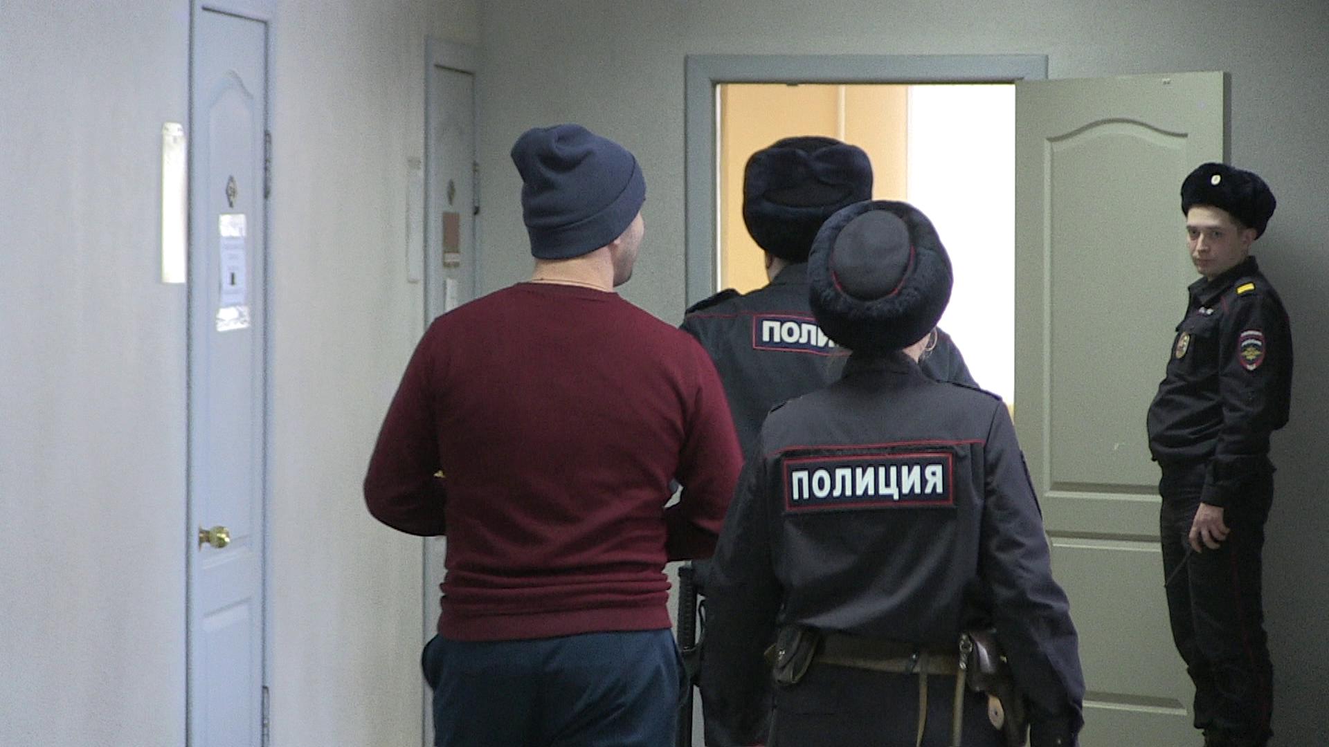 В Екатеринбурге осудили мужчину, который дважды ограбил свою знакомую и отобрал у бизнесмена дорогостоящую иномарку. ФОТО - Фото 4