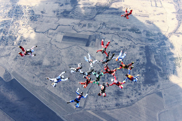 Уральские парашютисты собрали в небе «Звезду Победы». ФОТО - Фото 11